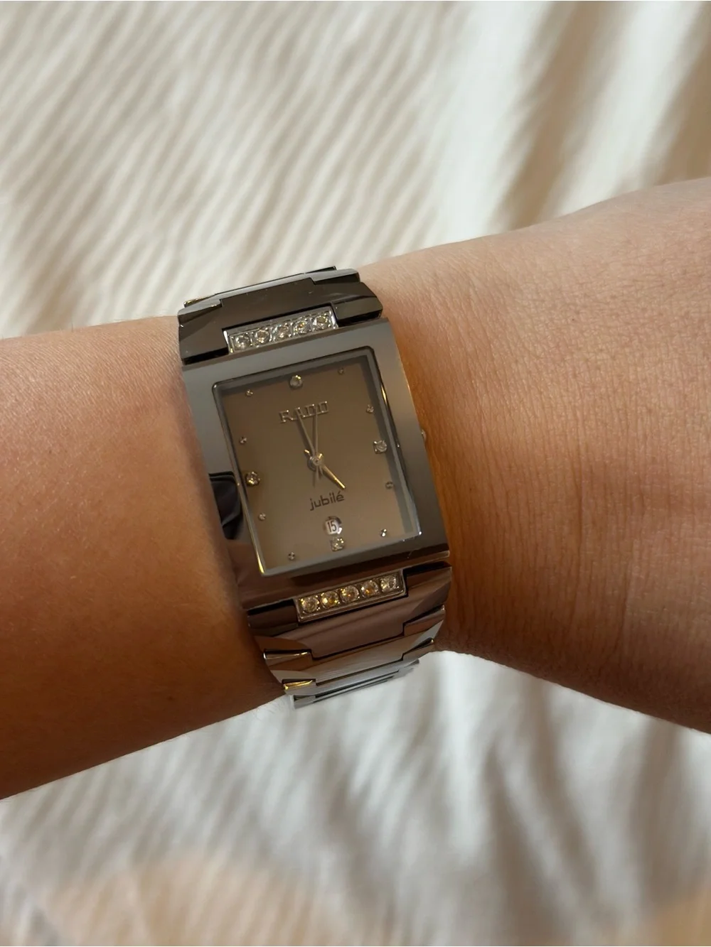 Authentic RADO Jubilé Diamond Watch – Excellent Condition - Picture 4 of 15